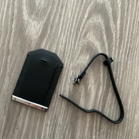 Michael Kors Men Kamden Leather Luggage Tag - Picture 9 of 11